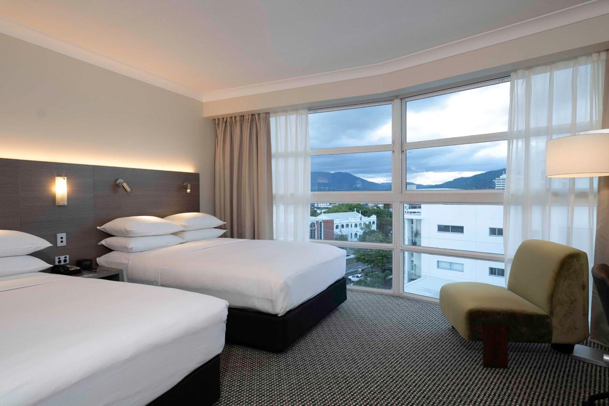 Doubletree By Hilton Cairns Hotel Exterior foto